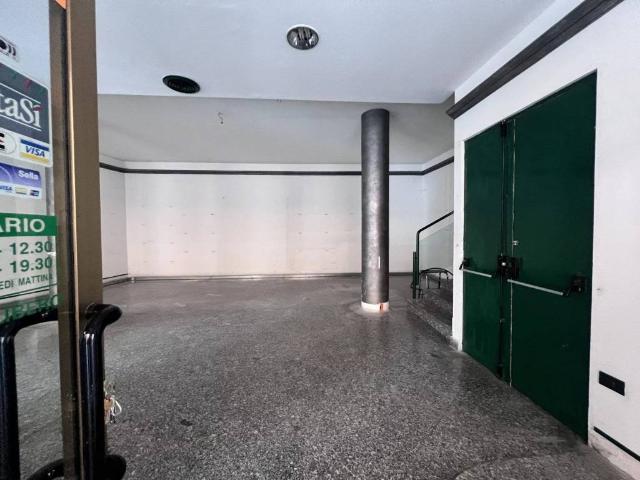 Locale Commerciale in affitto a Piemonte, Alessandria