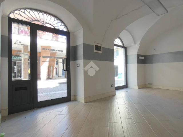 Locale Commerciale in affitto a Piemonte, Alessandria