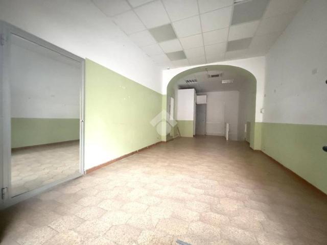 Locale Commerciale in affitto a Piemonte, Alessandria