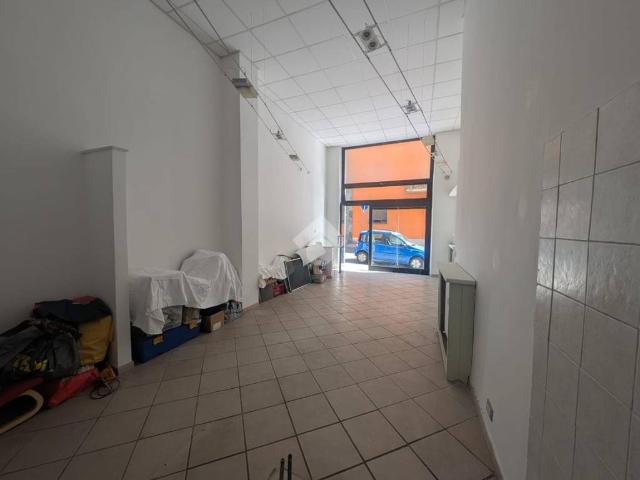 Locale Commerciale in affitto a Piemonte, Alessandria