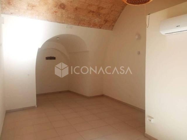 Locale Commerciale in affitto a Puglia, Bari