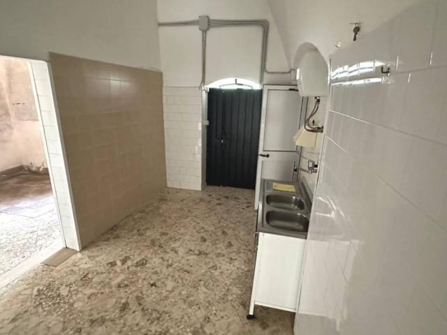 Locale Commerciale in affitto a Puglia, Bari
