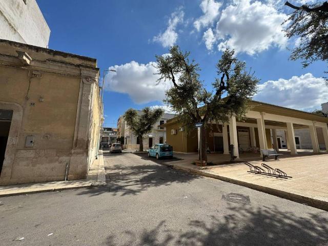 Locale Commerciale in affitto a Puglia, Bari