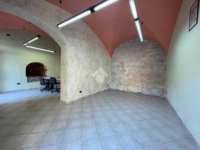 Locale Commerciale in affitto a Adrara San Martino, Lombardia