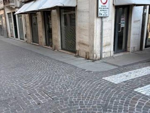 Locale Commerciale in affitto a Borgo Dolomiti, Adria