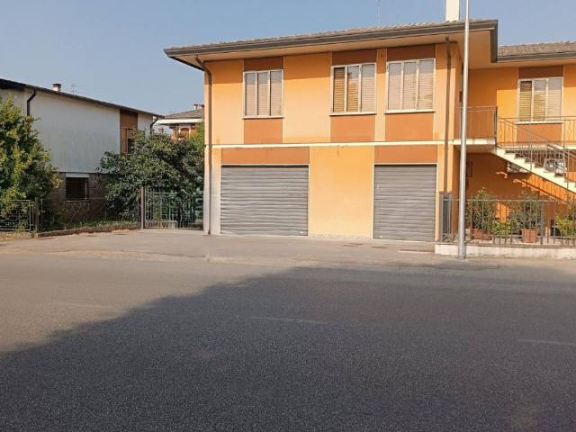 Locale Commerciale in affitto a Borgo Dolomiti, Adria