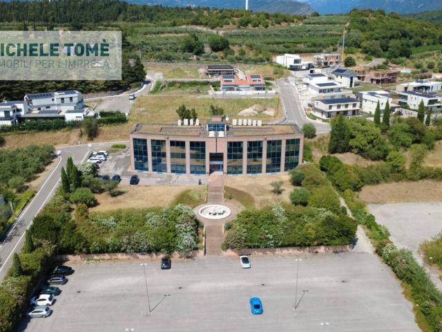 Locale Commerciale in affitto a Affi, Veneto