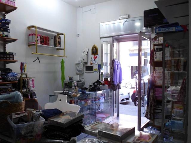 Locale Commerciale in affitto a Afragola, Campania