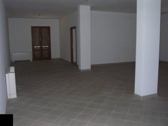 Locale Commerciale in affitto a Cantone, Agliana