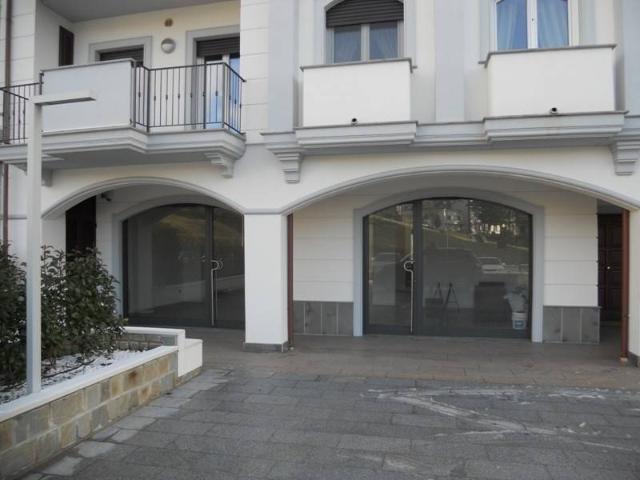 Locale Commerciale in affitto a Agnone, Molise