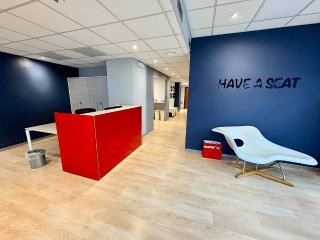 Locale Commerciale in affitto a Agrate Brianza, Lombardia