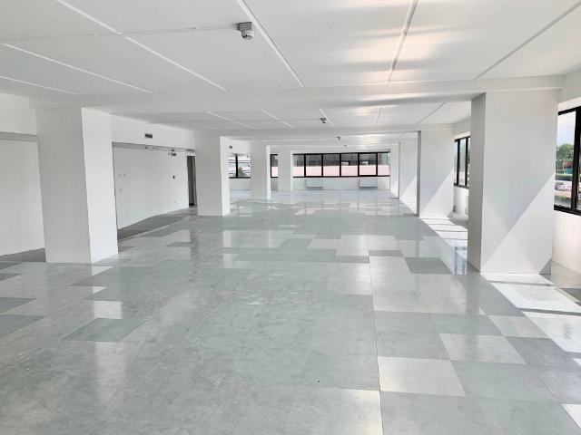 Locale Commerciale in affitto a Agrate Brianza, Lombardia