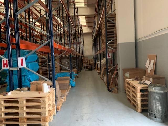 Locale Commerciale in affitto a Agrate Brianza, Lombardia