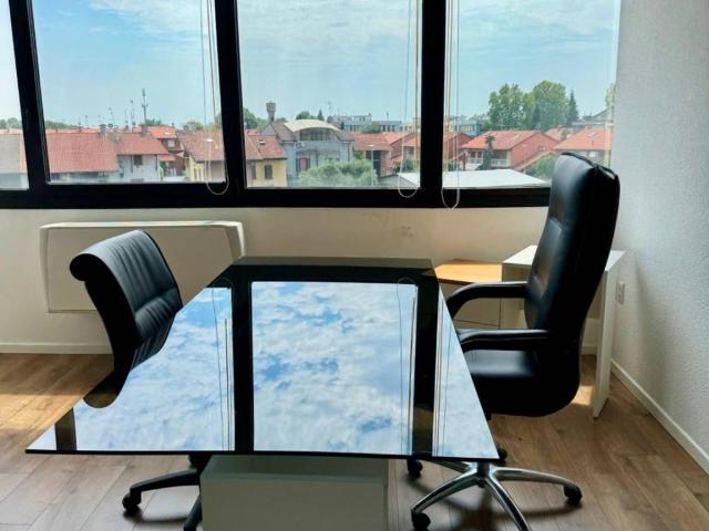 Locale Commerciale in affitto a Agrate Brianza, Lombardia