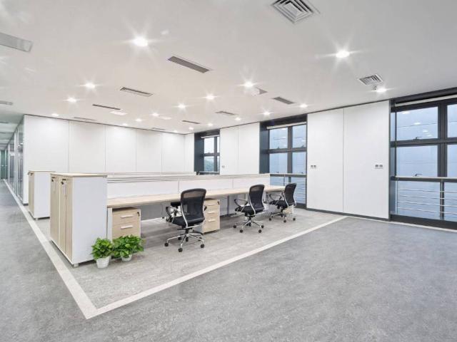 Locale Commerciale in affitto a Agrate Brianza, Lombardia
