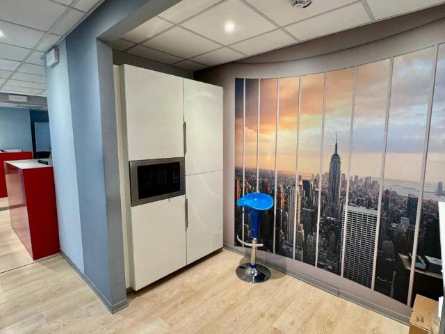 Locale Commerciale in affitto a Agrate Brianza, Lombardia