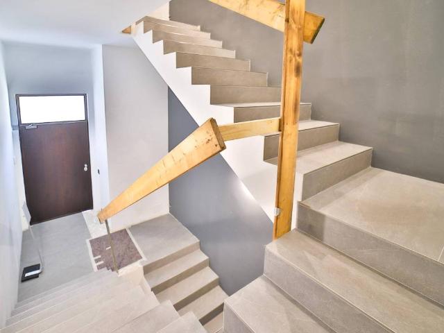 Locale Commerciale in affitto a Agrate Brianza, Lombardia