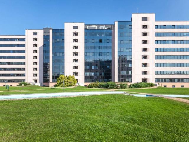 Locale Commerciale in affitto a Agrate Brianza, Lombardia