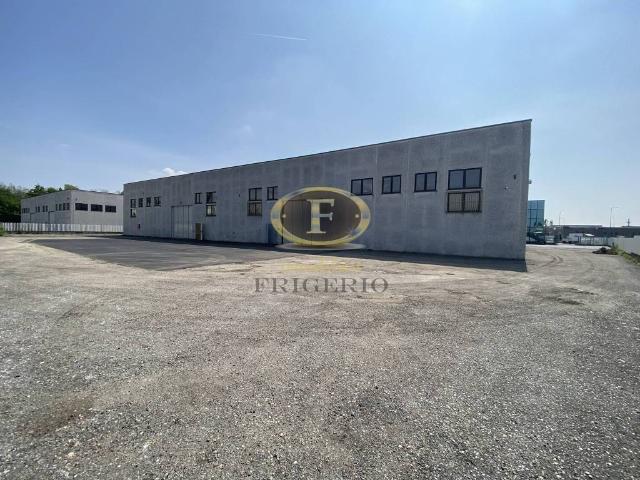 Locale Commerciale in affitto a Sant'Albino, Monza