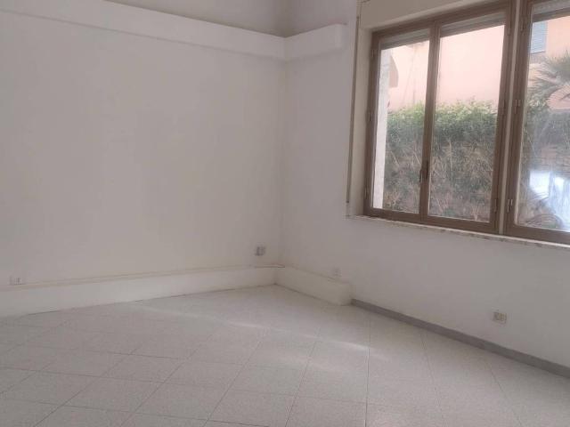 Locale Commerciale in affitto a Sottogas, Agrigento