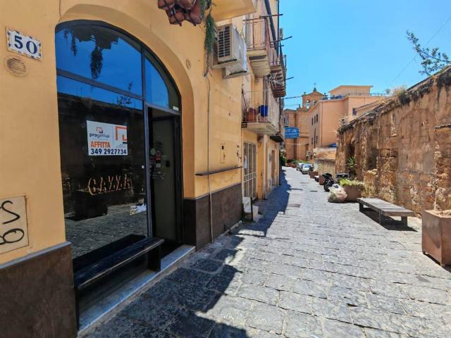 Locale Commerciale in affitto a Sottogas, Agrigento