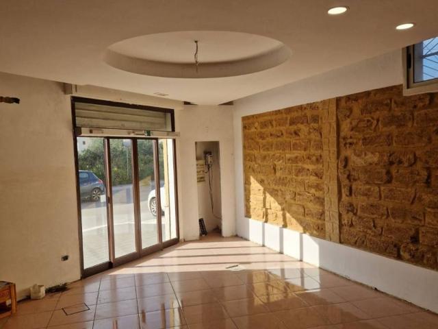Locale Commerciale in affitto a Villaggio Peruzzo, Agrigento