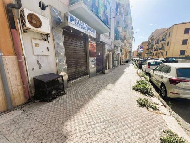 Locale Commerciale in vendita a Sottogas, Agrigento