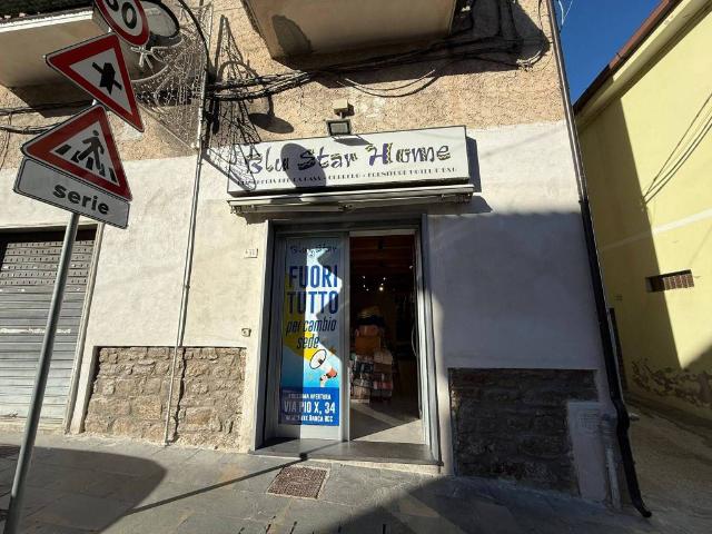 Locale Commerciale in affitto a Agropoli, Campania