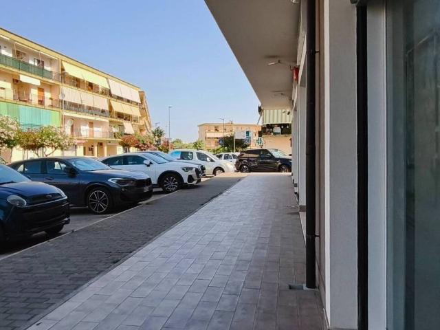 Locale Commerciale in affitto a Agropoli, Campania
