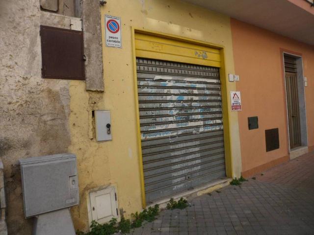 Locale Commerciale in affitto a Caudisi, Airola
