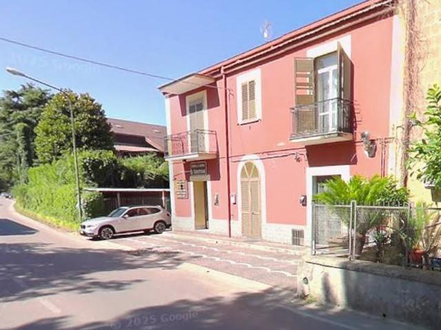 Locale Commerciale in affitto a Airola, Campania