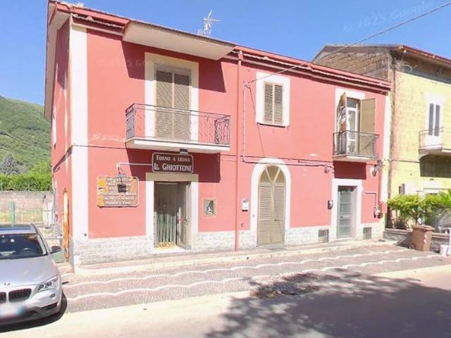 Locale Commerciale in affitto a Airola, Campania