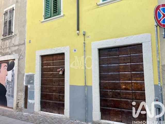 Locale Commerciale in affitto a Comunità della Vallagarina, Ala