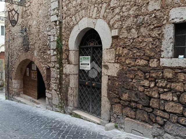 Locale Commerciale in affitto a Centro storico, Alatri