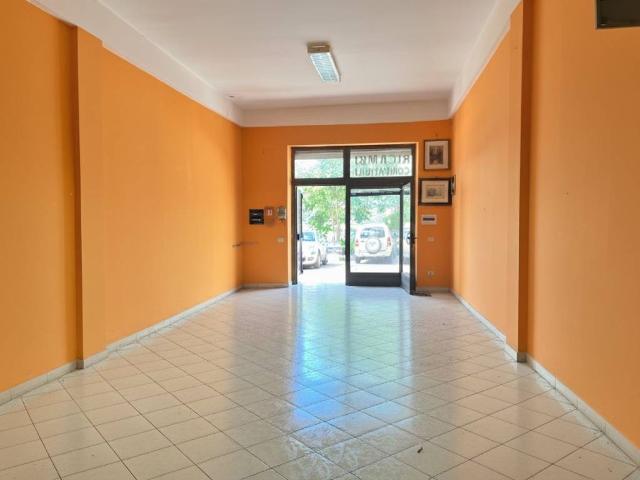 Locale Commerciale in affitto a Alatri, Lazio