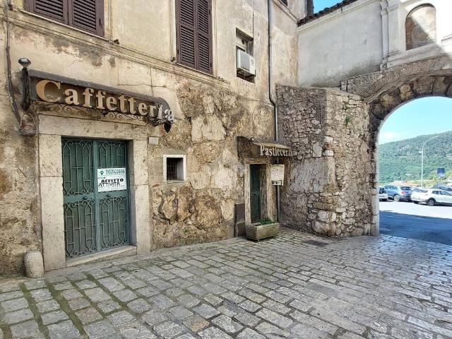Locale Commerciale in affitto a Alatri, Lazio