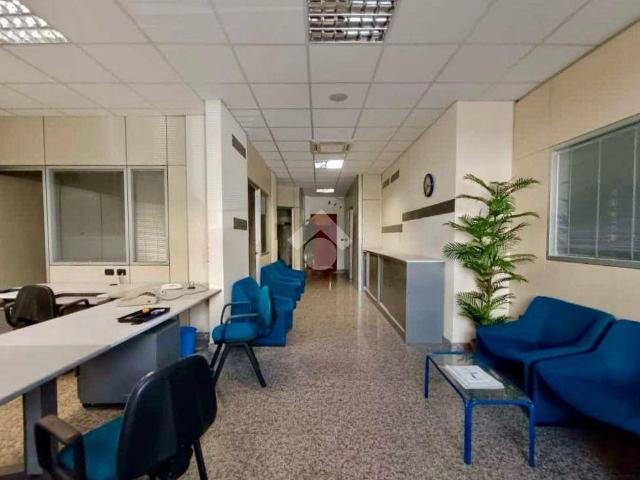 Locale Commerciale in affitto a Unione dei Comuni della Val Vibrata, Alba Adriatica
