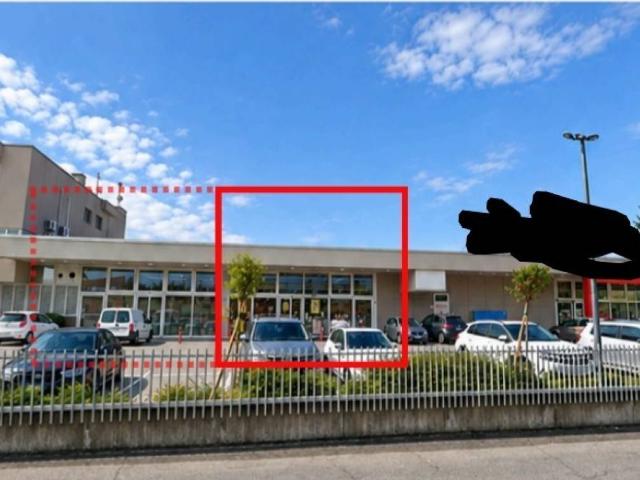 Locale Commerciale in affitto a Piemonte, Cuneo