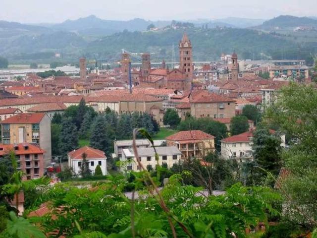 Locale Commerciale in affitto a Piemonte, Cuneo