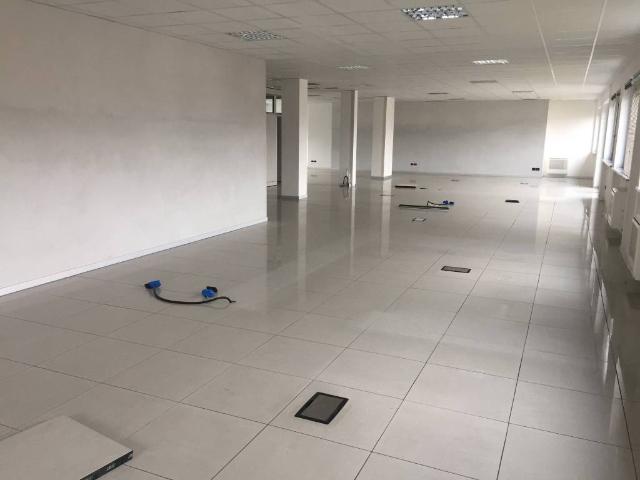 Locale Commerciale in affitto a Piemonte, Cuneo