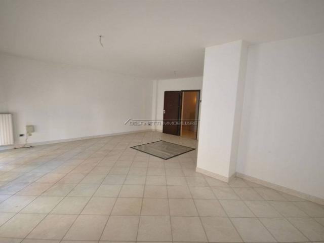 Locale Commerciale in affitto a Piemonte, Cuneo