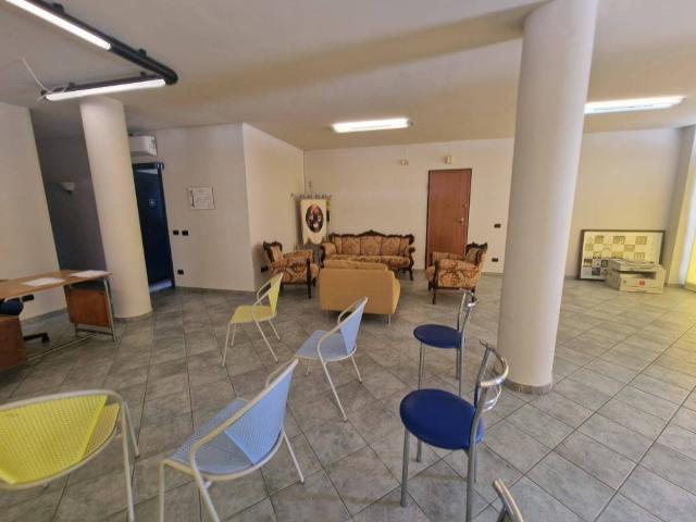 Locale Commerciale in affitto a Piemonte, Cuneo
