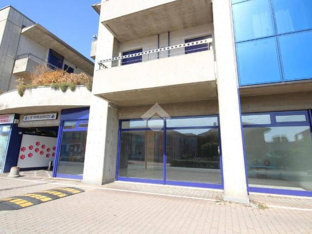 Locale Commerciale in affitto a Mussotto, Piemonte