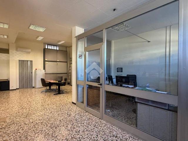 Locale Commerciale in affitto a Piemonte, Cuneo