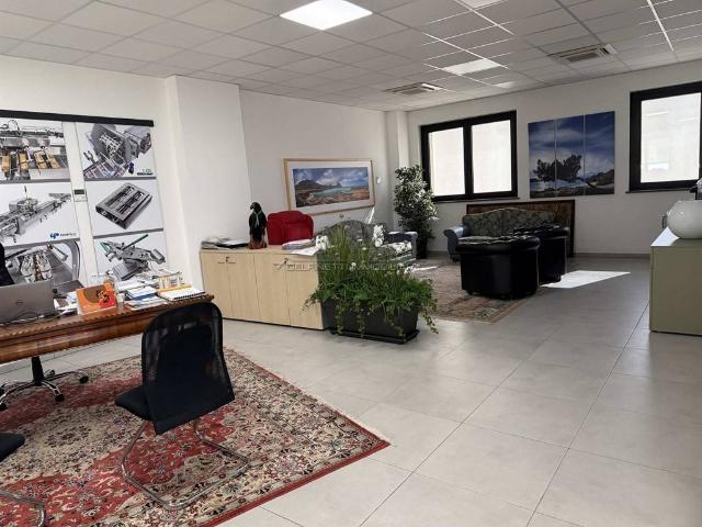 Locale Commerciale in affitto a Piemonte, Cuneo