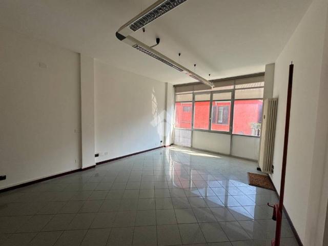 Locale Commerciale in affitto a Piemonte, Cuneo