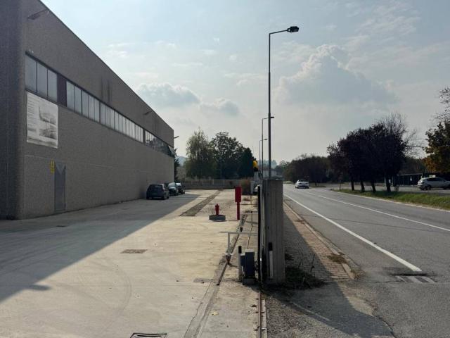 Locale Commerciale in affitto a Piemonte, Cuneo