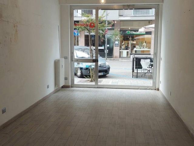 Locale Commerciale in affitto a Piemonte, Cuneo