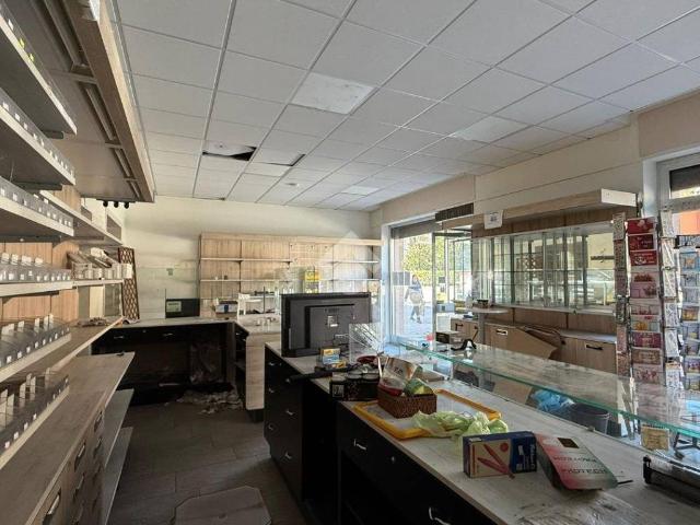 Locale Commerciale in affitto a Piemonte, Cuneo