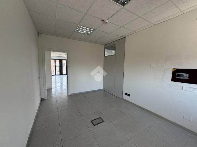 Locale Commerciale in affitto a Piemonte, Cuneo